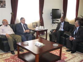 IUG President Visits Officials of Association of Arab Universities